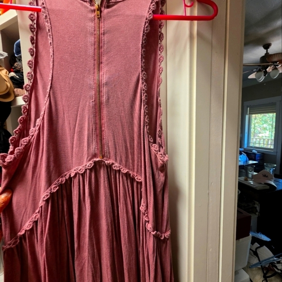 Sleeveless Mauve Maxi Dress - Picture 3 of 3